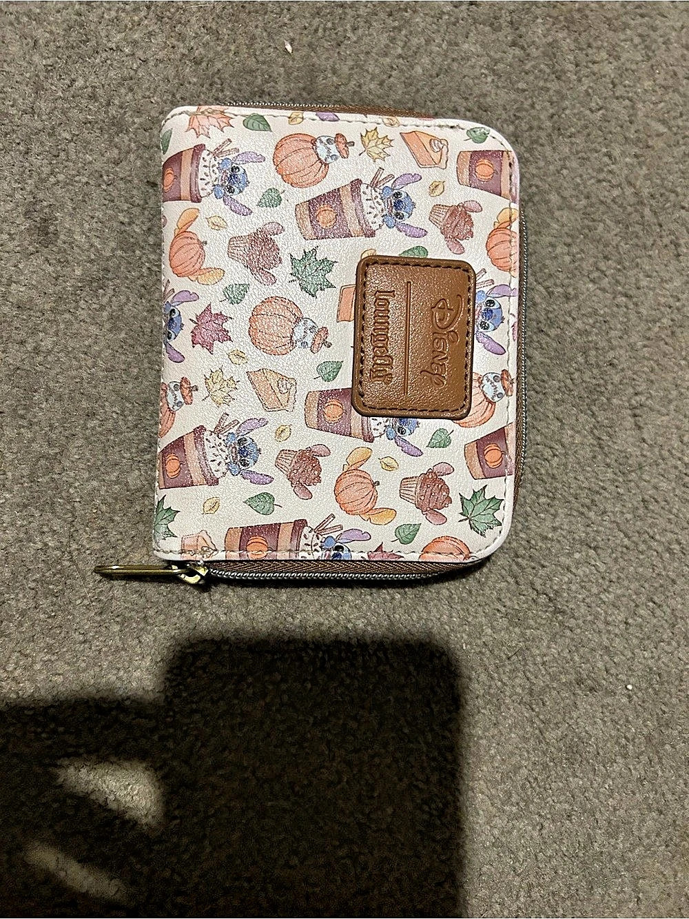 Loungefly Stitch Zip Wallet in Cream & Multicolor Like New